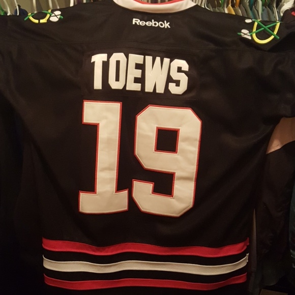 chicago blackhawks jonathan toews jersey